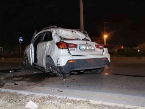 Kalp Krizi Geçiren Eniştesini Hastaneye Götürürken Kaza Yaptı: 3 Yaralı