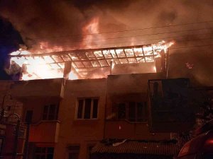 Gecenin Karanlığını Alevler Aydınlattı