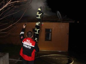 Amasya’da Şömine Bacasından Çıkan Kıvılcımlar Yangına Neden Oldu