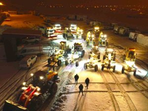 Tuşba Belediyesinden Karla Mücadele Çalışması