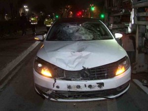 Fatih’te Otomobilin Çarptığı Yaya Metrelerce Sürüklendi