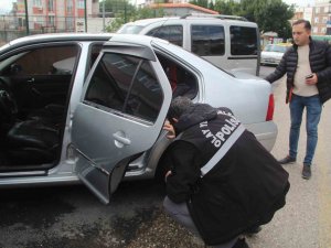 Silahlı Kavgada Mermiler İki Otomobile İsabet Etti