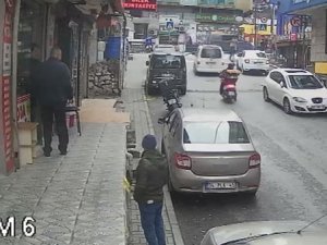 İ̇stanbulda Bıçaklı Eski Eş Dehşeti Kamerada: Kadını Ölümden Montu Kurtardı