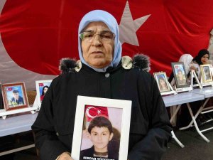 Hdp Önünde Evlat Nöbeti Devam Ediyor