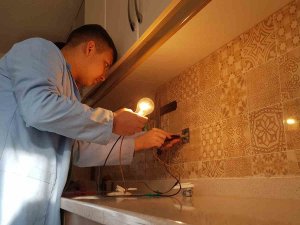 Meslek Liseliler Hem Yardımcı Oluyor Hem De El Becerilerini Geliştiriyor