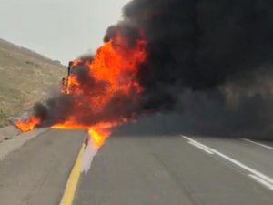 Şanlıurfa’da Seyir Halindeki Tır Alev Topuna Döndü