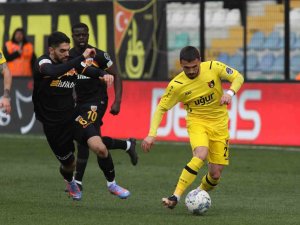 Spor Toto Süper Lig: İ̇stanbulspor: 2 - Kayserispor: 1 (İ̇lk Yarı)