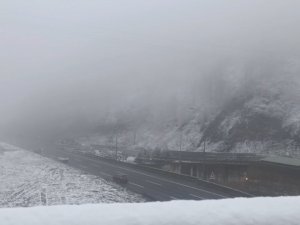 Bolu Dağı’nda Sis Ve Karla Karışık Yağmur Etkili Oluyor