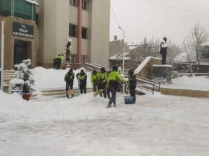 Özalp İlçesinde Yol Açma Çalışması Devam Ediyor