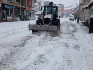 Bahçesaray Belediyesi Ekiplerinin Kar Mesaisi