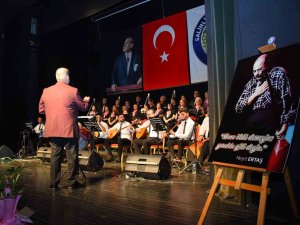 Manisada Neşet Ertaşın Sevilen Türküleri Seslendirildi