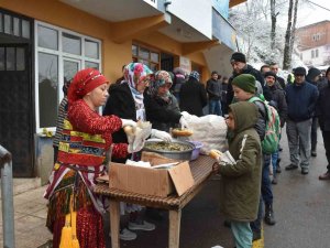 Festivalde 1 Ton Hamsi Pişti, 7’den 70’e Yüzler Güldü