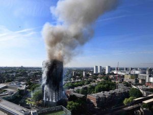 İ̇ngiltere’de Hükümet Grenfell Yangınında Eksiklikleri Olduğunu Kabul Etti