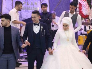 Terörün Pençesinden Kurtardığı Oğluna Düğün Yaptı