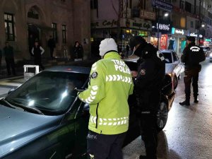 Aksaray’da Çevik Kuvvetten ’Şok’ Denetim