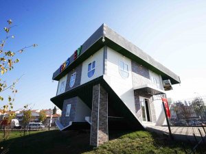 Öğrenciler Ters Evi Ücretsiz Gezebilecek