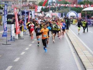12. Uğur Mumcu’yu Anma Yol Koşusu, Kartal’da Düzenlendi