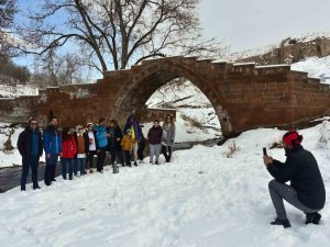 Batman’dan Gelip Bitlis’te Karın Sefasını Sürdüler