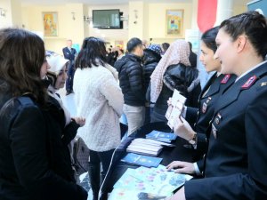 Jandarma, "Kadına El Kalkamaz" Standı İle Bilgilendirdi