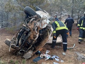 Kaza Sonrası Kamyonette Sıkışan Sürücüyü İtfaiye Kurtardı