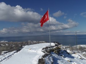 Van’da Kar Yağışı Kartpostallık Görüntüler Oluşturdu