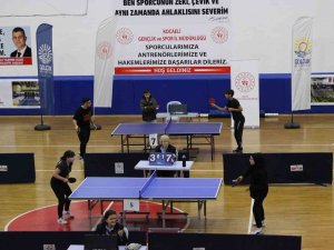 Masa Tenisi Turnuvasında Dereceye Girenler Ödüllendirildi