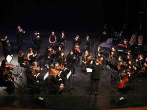 Efeler’den Çocuklara Sanat Dolu Tatil Hediyesi