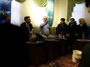 Ebeveynlere "Çocuklarınızı Kıyaslamayın" Uyarısı: "Benzersiz Ve Orijinal Şeyler Birbirleriyle Kıyaslanamazlar"