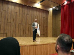 Aile Okulu’nda Travmayla Yaşamayı Öğretiyorlar