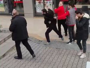 Çalışanlar Markete Giren Hırsızı Tokatladı