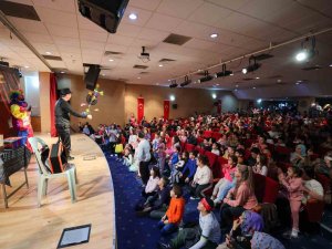 Bucalı Miniklere Tiyatro Şöleni