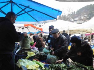 "Emekli Oldum" Dedi, Tüm Ürünlerini 5 Liradan Sattı