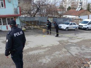 Boşanma Aşamasındaki Eşinin Evini Bastı: 2 Yaralı