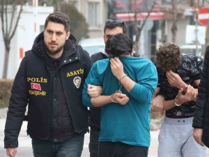 Ayşenur’un Katil Zanlısı “Silahı Elinden Almaya Çalışırken Tetiğe Dokunmuşum” Diyerek Savunma Yaptı