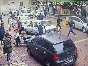 Cadde Ortasında Kavga Ettiği Şahıslara Kurşun Yağdırdı