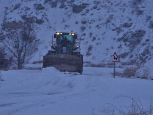 Malatya’da Kardan Kapalı Kırsal Mahalle Yolları Açıldı