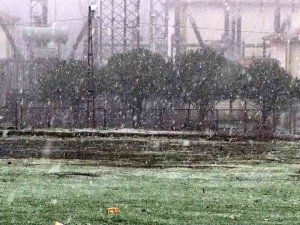 Sarıyer’de Kar Yağışı Etkili Oluyor