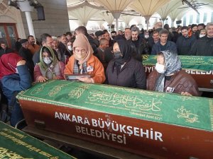 Menderes’in İdamını Fotoğraflayan İ̇smail Şenyüz Son Yolcuğuna Uğurlandı