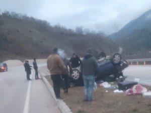 Tokat’ta, Otomobil Devrildi: 4 Yaralı