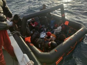 Yunan Unsurlarınca Ölüme Terk Edilen 15 Kaçak Göçmen Kurtarıldı
