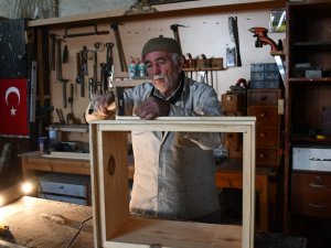 İ̇znik’te Yarım Asırdır Ahşaba Şekil Veriyor