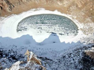 Donan Gölde Kartpostallık Görüntüler Oluştu