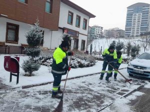 Keçiören’de Karla Mücadele Aralıksız Devam Ediyor