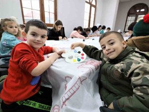 Çocuklar Atölyelerde Hem Eğleniyor Hem Öğreniyor