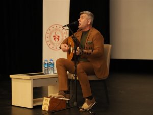 Ünlü Sanatçı Metin Şentürk, Gençleri Coşturdu