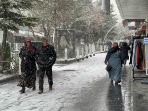 Niğde’de Kar Yağışı Etkili Oluyor
