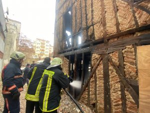 Metruk Binada Çıkan Yangın Söndürüldü