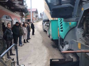 Kışında Köylerde Asfaltlama Sürüyor