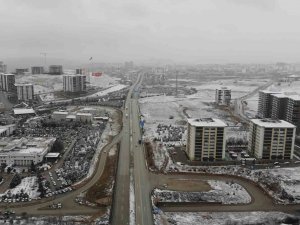 Uzun Süredir Kuraklık Yaşanıyordu, 43 İlin Geçiş Güzergahına Kar Yağdı