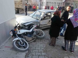 Otomobil İle Motosiklet Çarpıştı: 1 Ölü